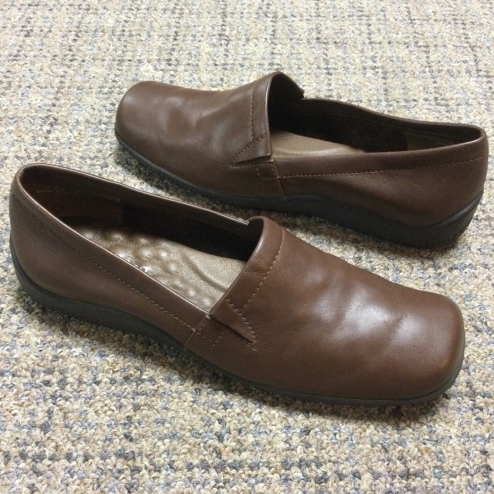 Walking Cradles Brown Flat Slip On Loafer Shoes * Size 7.5